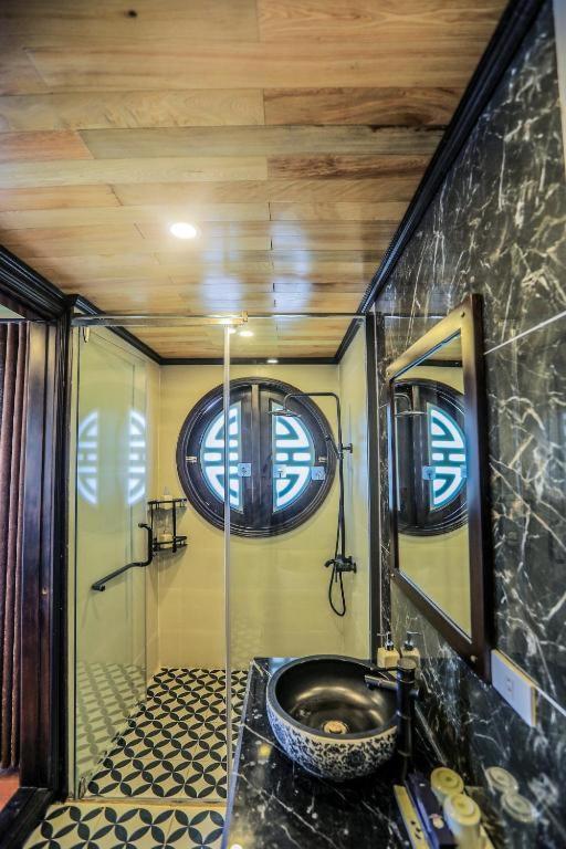 Cozy Boutique Cruise Hotel Dong Khe Sau ภายนอก รูปภาพ